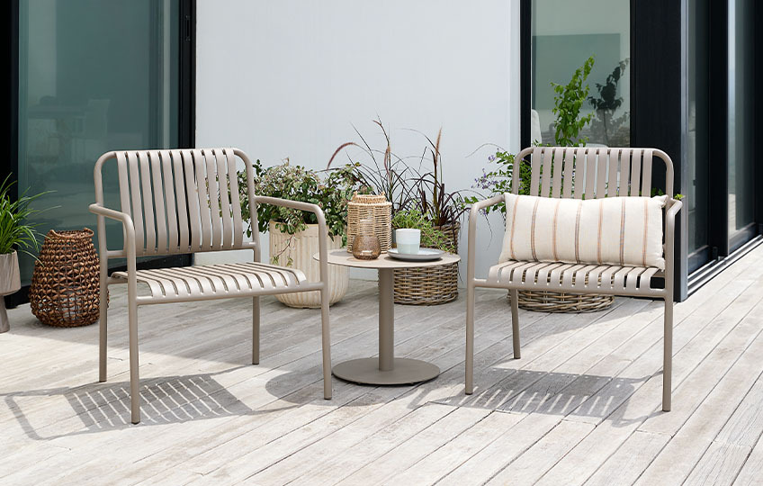 Cadeiras de jardim e mesa de jardim em alumínio e aço